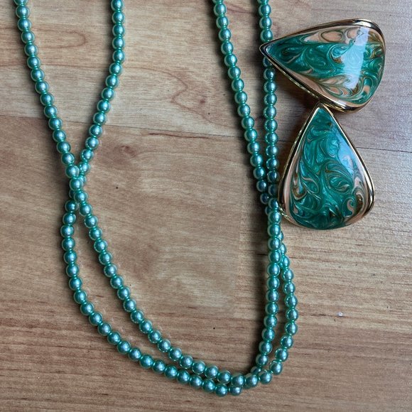 Green Necklace + Vintage Earrings Set - Picture 4 of 11